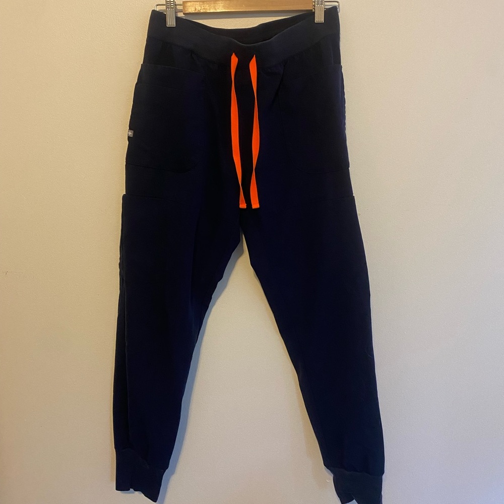 FIGS 9 pocket scrub joggers- navy size M
